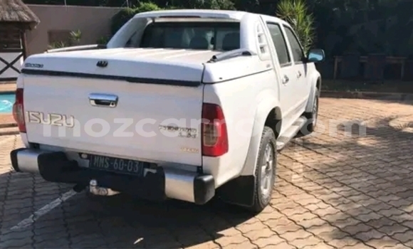 Comprar Usado Isuzu KB Branco Carro em Maputo em Maputo Comprar Usado Isuzu KB Branco Carro em Maputo em Maputo