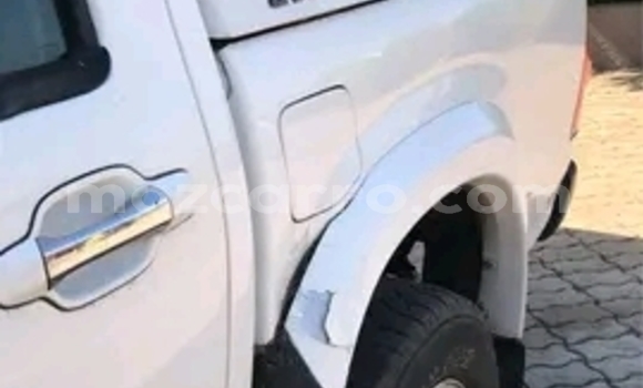 Comprar Usado Isuzu KB Branco Carro em Maputo em Maputo Comprar Usado Isuzu KB Branco Carro em Maputo em Maputo