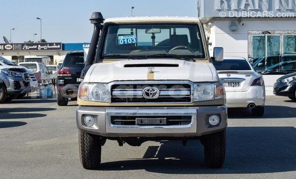 Comprar Importar Toyota Land Cruiser Bege Carro em Import - Dubai em Cabo Delgado Comprar Importar Toyota Land Cruiser Bege Carro em Import - Dubai em Cabo Delgado
