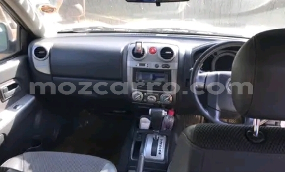 Comprar Usado Isuzu KB Branco Carro em Maputo em Maputo Comprar Usado Isuzu KB Branco Carro em Maputo em Maputo