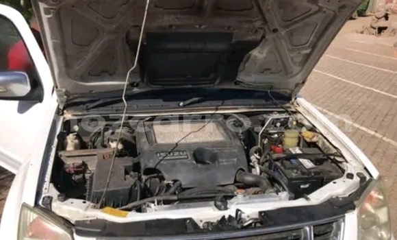 Comprar Usado Isuzu KB Branco Carro em Maputo em Maputo Comprar Usado Isuzu KB Branco Carro em Maputo em Maputo
