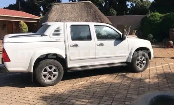Comprar Usado Isuzu KB Branco Carro em Maputo em Maputo Comprar Usado Isuzu KB Branco Carro em Maputo em Maputo