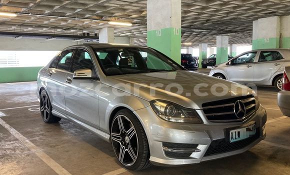 Comprar Usado Mercedes-Benz C-Classe Prata Carro em Maputo em Maputo
