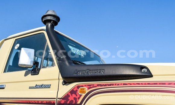Comprar Importar Toyota Land Cruiser Bege Carro em Import - Dubai em Cabo Delgado Comprar Importar Toyota Land Cruiser Bege Carro em Import - Dubai em Cabo Delgado