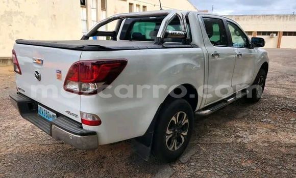 Nunua Ilio tumika Mazda BT-50 Nyeupe Gari ndani ya Maputo nchini Maputo Nunua Ilio tumika Mazda BT-50 Nyeupe Gari ndani ya Maputo nchini Maputo