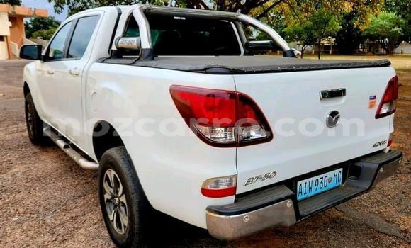 Nunua Ilio tumika Mazda BT-50 Nyeupe Gari ndani ya Maputo nchini Maputo Nunua Ilio tumika Mazda BT-50 Nyeupe Gari ndani ya Maputo nchini Maputo