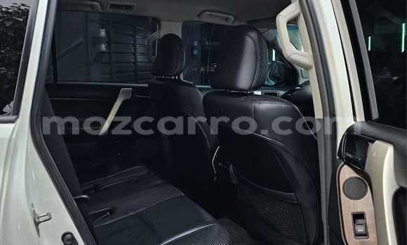 Nunua Ilio tumika Toyota Land Cruiser Prado Nyeupe Gari ndani ya Maputo nchini Maputo Nunua Ilio tumika Toyota Land Cruiser Prado Nyeupe Gari ndani ya Maputo nchini Maputo