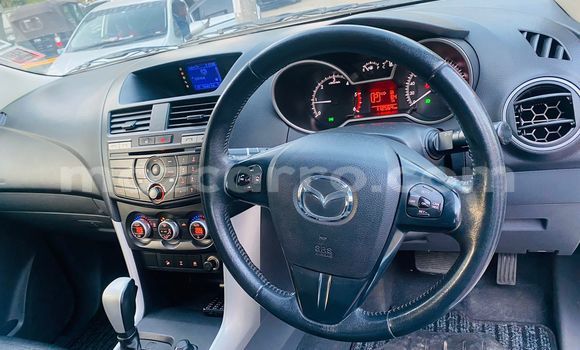 Comprar Usado Mazda BT-50 Branco Carro em Maputo em Maputo Comprar Usado Mazda BT-50 Branco Carro em Maputo em Maputo