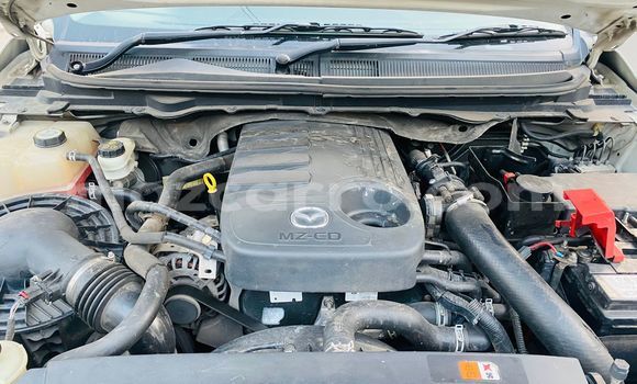 Comprar Usado Mazda BT-50 Branco Carro em Maputo em Maputo Comprar Usado Mazda BT-50 Branco Carro em Maputo em Maputo