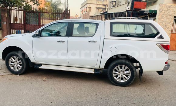 Comprar Usado Mazda BT-50 Branco Carro em Maputo em Maputo Comprar Usado Mazda BT-50 Branco Carro em Maputo em Maputo