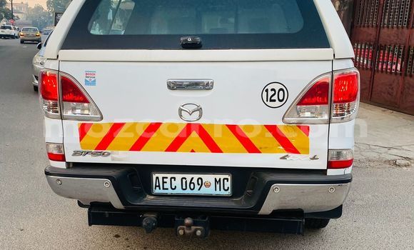 Comprar Usado Mazda BT-50 Branco Carro em Maputo em Maputo Comprar Usado Mazda BT-50 Branco Carro em Maputo em Maputo