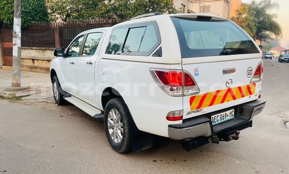Comprar Usado Mazda BT-50 Branco Carro em Maputo em Maputo Comprar Usado Mazda BT-50 Branco Carro em Maputo em Maputo