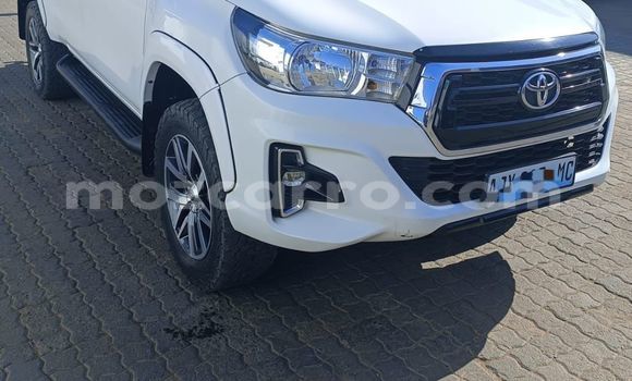 Comprar Usado Toyota Hiluxe Revo Branco Carro em Maputo em Maputo