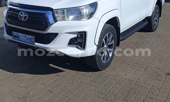 Buy Used Toyota Hiluxe Revo White Car in Maputo in Maputo Buy Used Toyota Hiluxe Revo White Car in Maputo in Maputo