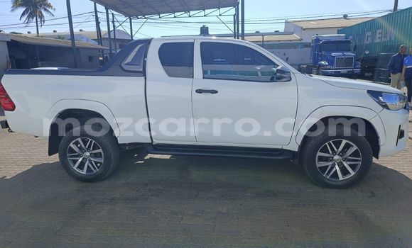 Buy Used Toyota Hiluxe Revo White Car in Maputo in Maputo Buy Used Toyota Hiluxe Revo White Car in Maputo in Maputo