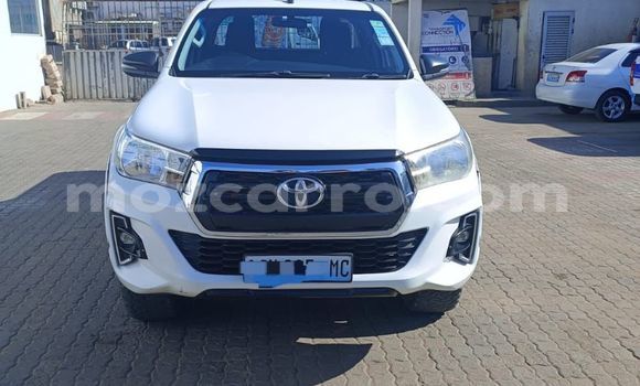 Buy Used Toyota Hiluxe Revo White Car in Maputo in Maputo Buy Used Toyota Hiluxe Revo White Car in Maputo in Maputo