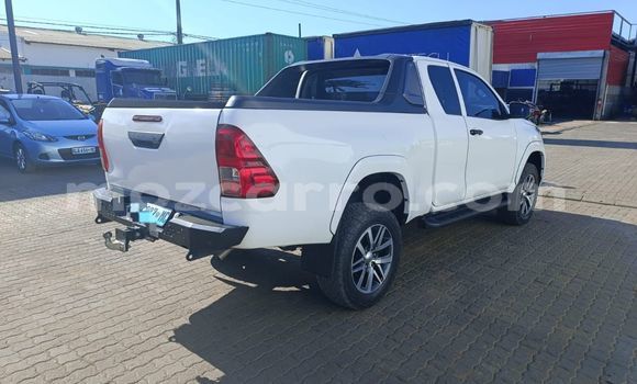 Buy Used Toyota Hiluxe Revo White Car in Maputo in Maputo Buy Used Toyota Hiluxe Revo White Car in Maputo in Maputo