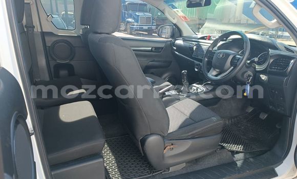 Buy Used Toyota Hiluxe Revo White Car in Maputo in Maputo Buy Used Toyota Hiluxe Revo White Car in Maputo in Maputo