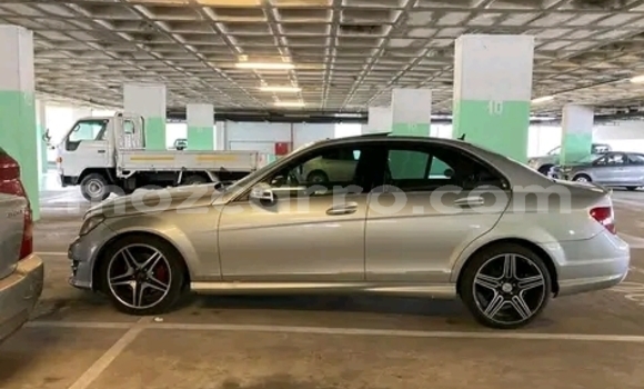 Nunua Ilio tumika Mercedes-Benz E-Classe Nyingine Gari ndani ya Maputo nchini Maputo Nunua Ilio tumika Mercedes-Benz E-Classe Nyingine Gari ndani ya Maputo nchini Maputo