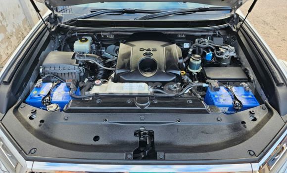 Nunua Ilio tumika Toyota Land Cruiser Prado Fedha Gari ndani ya Maputo nchini Maputo Nunua Ilio tumika Toyota Land Cruiser Prado Fedha Gari ndani ya Maputo nchini Maputo
