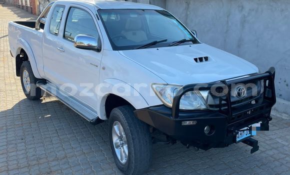 Nunua Ilio tumika Toyota Hilux Nyeupe Gari ndani ya Maputo nchini Maputo