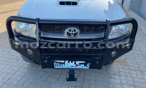 Nunua Ilio tumika Toyota Hilux Nyeupe Gari ndani ya Maputo nchini Maputo