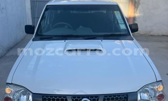 Comprar Usado Nissan NP 300 Branco Carro em Maputo em Maputo