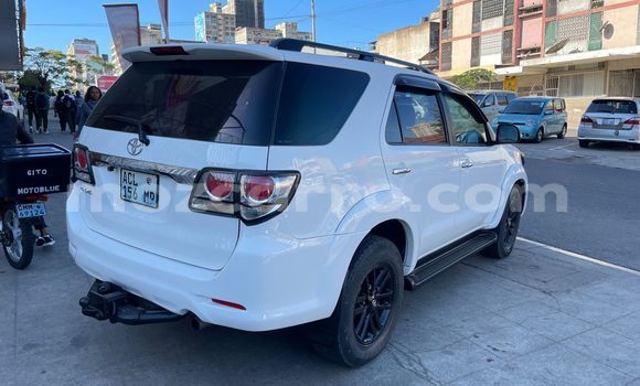Nunua Ilio tumika Toyota Fortuner Nyeupe Gari ndani ya Maputo nchini Maputo Nunua Ilio tumika Toyota Fortuner Nyeupe Gari ndani ya Maputo nchini Maputo