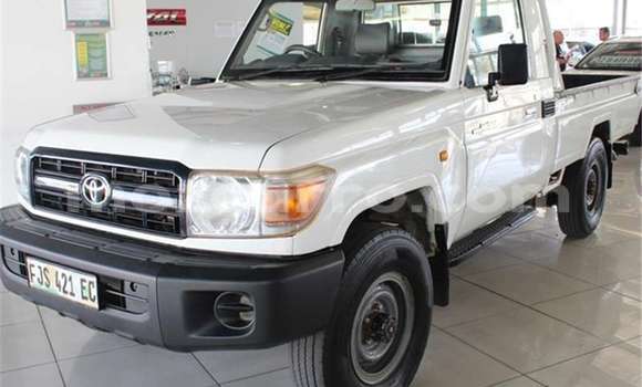 Comprar Usado Toyota Land Cruiser Branco Carro em Maputo em Maputo