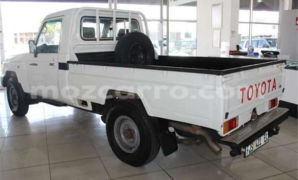 Nunua Ilio tumika Toyota Land Cruiser Nyeupe Gari ndani ya Maputo nchini Maputo Nunua Ilio tumika Toyota Land Cruiser Nyeupe Gari ndani ya Maputo nchini Maputo