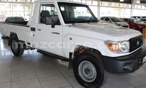 Nunua Ilio tumika Toyota Land Cruiser Nyeupe Gari ndani ya Maputo nchini Maputo Nunua Ilio tumika Toyota Land Cruiser Nyeupe Gari ndani ya Maputo nchini Maputo