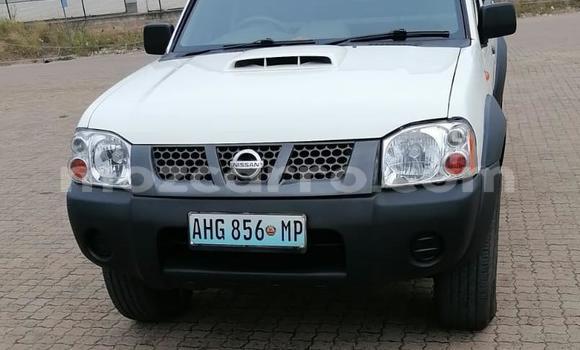 Nunua Ilio tumika Nissan Hardbody Nyeupe Gari ndani ya Maputo nchini Maputo