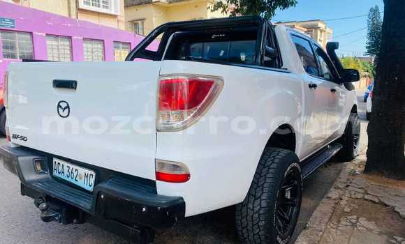 Nunua Ilio tumika Mazda BT-50 Nyeupe Gari ndani ya Maputo nchini Maputo Nunua Ilio tumika Mazda BT-50 Nyeupe Gari ndani ya Maputo nchini Maputo