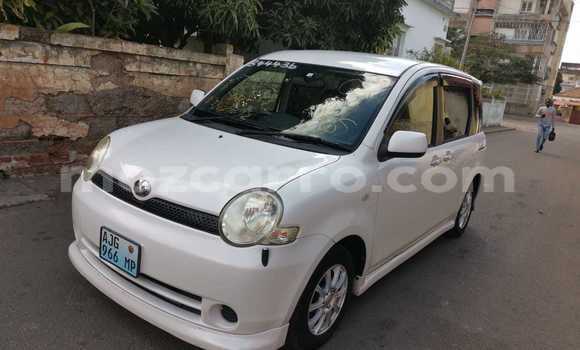 Buy Used Toyota Sienta White Car in Maputo in Maputo Buy Used Toyota Sienta White Car in Maputo in Maputo