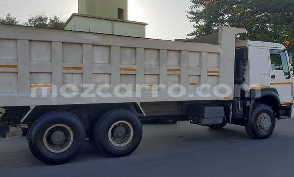 Buy Used Caterpillar 120 White Truck in Maputo in Maputo Buy Used Caterpillar 120 White Truck in Maputo in Maputo