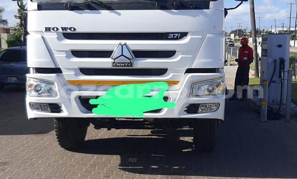 Buy Used Caterpillar 120 White Truck in Maputo in Maputo Buy Used Caterpillar 120 White Truck in Maputo in Maputo