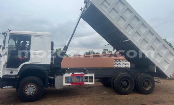 Buy Used Caterpillar 120 White Truck in Maputo in Maputo Buy Used Caterpillar 120 White Truck in Maputo in Maputo