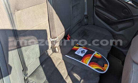 Nunua Ilio tumika Volkswagen Golf Nyeusi Gari ndani ya Maputo nchini Maputo Nunua Ilio tumika Volkswagen Golf Nyeusi Gari ndani ya Maputo nchini Maputo