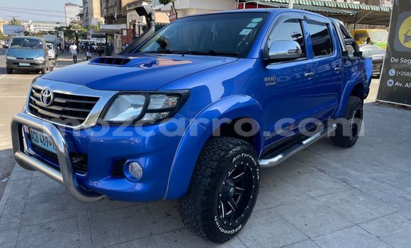 Buy Used Toyota Hilux Blue Car in Maputo in Maputo