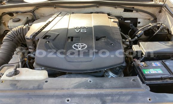 Nunua Ilio tumika Toyota Land Cruiser Prado Fedha Gari ndani ya Maputo nchini Maputo Nunua Ilio tumika Toyota Land Cruiser Prado Fedha Gari ndani ya Maputo nchini Maputo