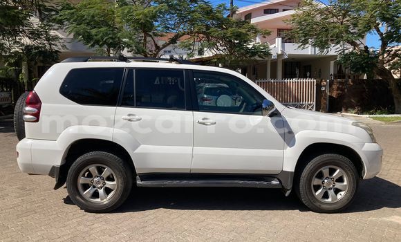 Nunua Ilio tumika Toyota Land Cruiser Prado Fedha Gari ndani ya Maputo nchini Maputo Nunua Ilio tumika Toyota Land Cruiser Prado Fedha Gari ndani ya Maputo nchini Maputo