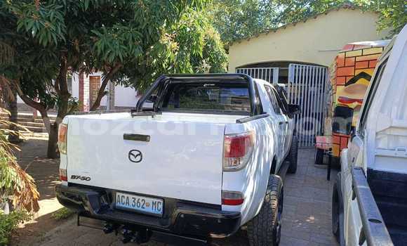 Nunua Ilio tumika Mazda BT-50 Nyeupe Gari ndani ya Maputo nchini Maputo Nunua Ilio tumika Mazda BT-50 Nyeupe Gari ndani ya Maputo nchini Maputo