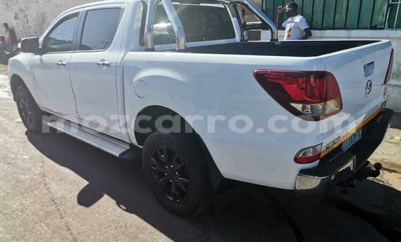 Nunua Ilio tumika Mazda BT-50 Nyeupe Gari ndani ya Maputo nchini Maputo Nunua Ilio tumika Mazda BT-50 Nyeupe Gari ndani ya Maputo nchini Maputo