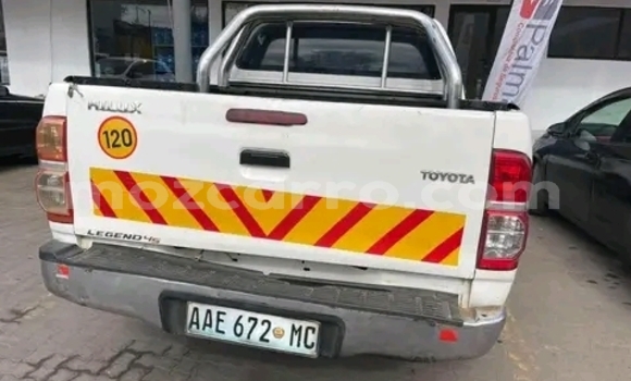 Nunua Ilio tumika Toyota Hilux Nyeupe Gari ndani ya Maputo nchini Maputo Nunua Ilio tumika Toyota Hilux Nyeupe Gari ndani ya Maputo nchini Maputo