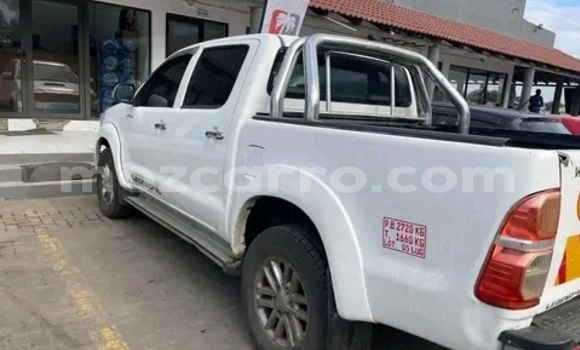 Nunua Ilio tumika Toyota Hilux Nyeupe Gari ndani ya Maputo nchini Maputo Nunua Ilio tumika Toyota Hilux Nyeupe Gari ndani ya Maputo nchini Maputo