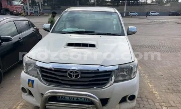Nunua Ilio tumika Toyota Hilux Nyeupe Gari ndani ya Maputo nchini Maputo Nunua Ilio tumika Toyota Hilux Nyeupe Gari ndani ya Maputo nchini Maputo