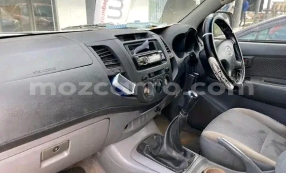 Nunua Ilio tumika Toyota Hilux Nyeupe Gari ndani ya Maputo nchini Maputo Nunua Ilio tumika Toyota Hilux Nyeupe Gari ndani ya Maputo nchini Maputo