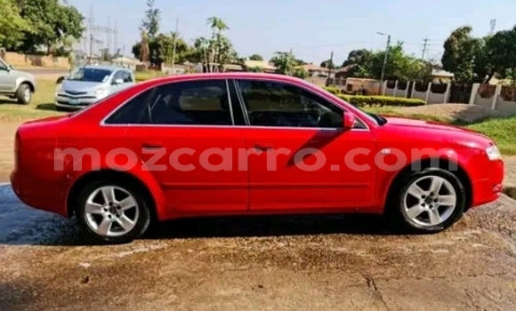 Nunua Ilio tumika Audi A4 Nyekundu Gari ndani ya Maputo nchini Maputo