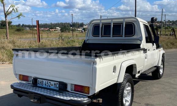 Buy Used Toyota Land Cruiser White Car in Maputo in Maputo Buy Used Toyota Land Cruiser White Car in Maputo in Maputo