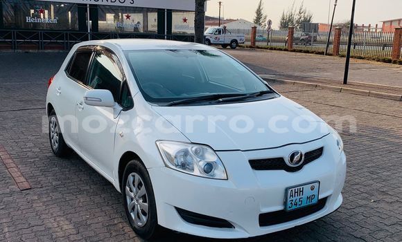 Nunua Ilio tumika Toyota Auris Nyeupe Gari ndani ya Maputo nchini Maputo